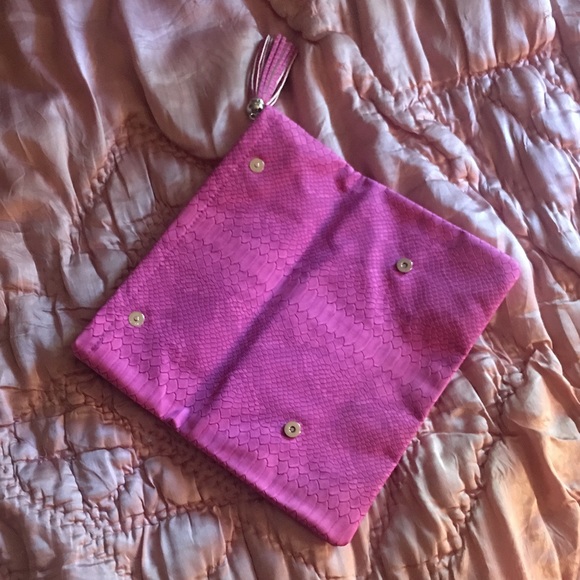 twelveNYC RARE Bloomingdales Pink Reptile Clutch - Picture 4 of 8